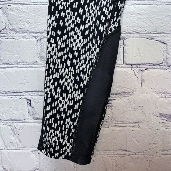 NIKE Dri-Fit Black & White Mesh Leggings Size Medium - Picture 4 of 8